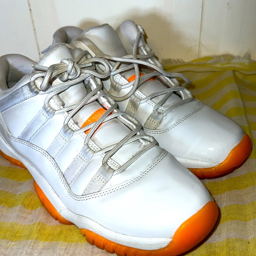 Air Jordan 11 Retro Low White Citrus 6.5 Youth/Women 8